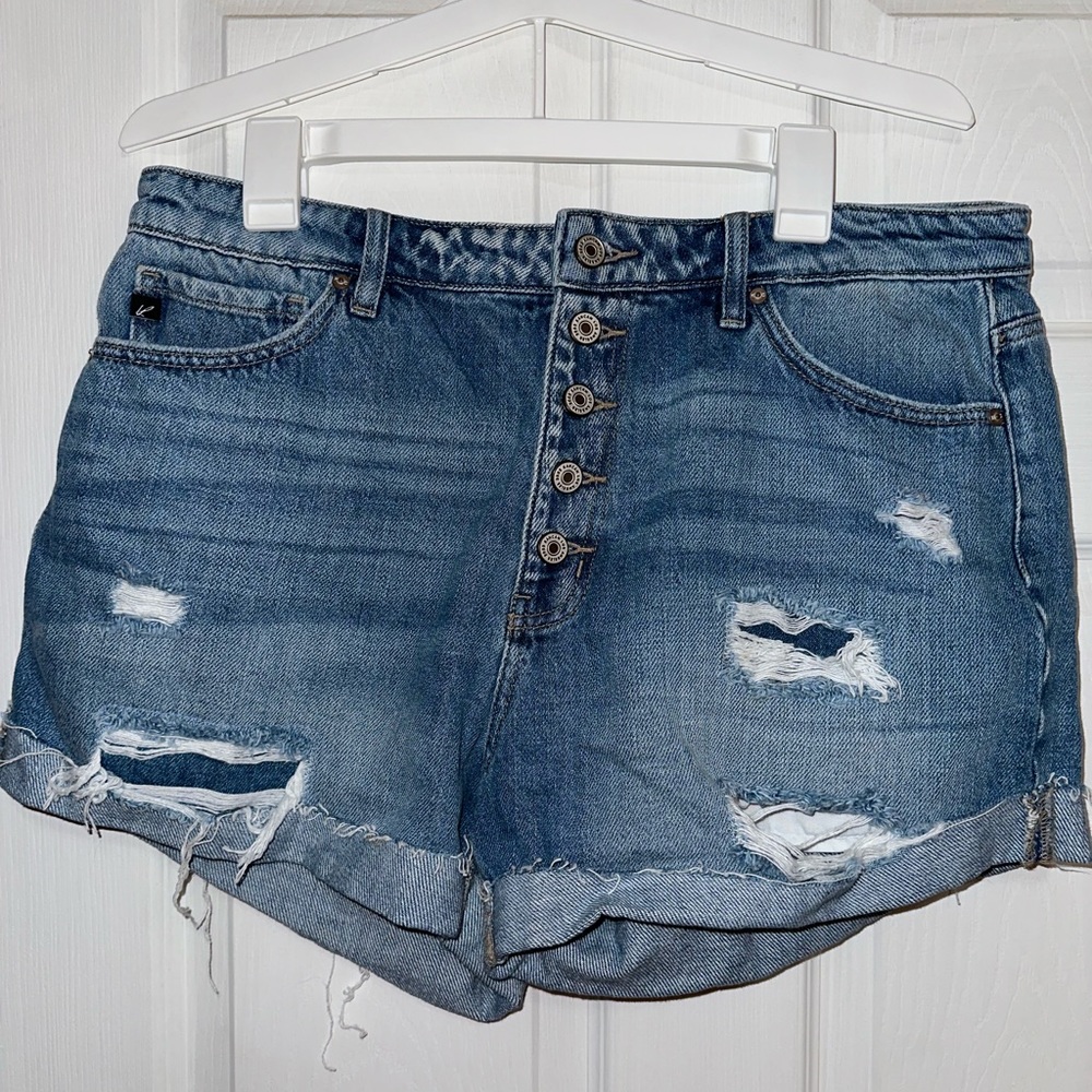 Kancan medium wash shorts. Front button up size 31/15